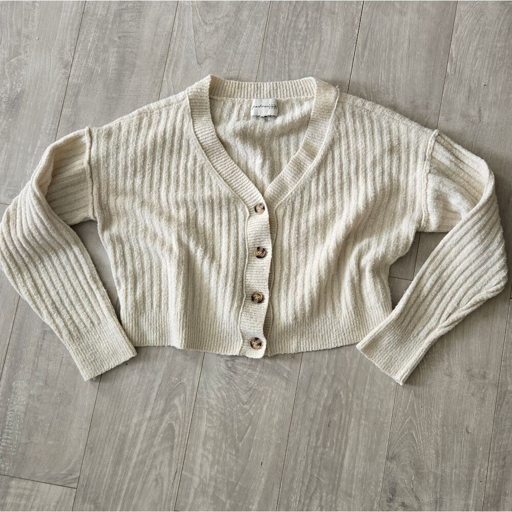 Women’s Cream Button Front Cropped Cardigan Sweater Top Preppy Soft Crop Size - Picture 1 of 10